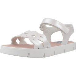 Sandały PABLOSKY 440704P Biały. Białe sandały Pablosky, bez wzorów, z syntetyku, sportowe, bez obcasa, bez zapięcia. Za 221.99 zł.