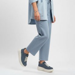 Granatowe Sneakersy Filippo Zamszowe Buty Damskie Na Platformie. Niebieskie buty treningowe Filippo, bez wzorów, z jeansu, bez zapięcia, trekkingowe. Za 209.00 zł.