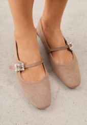 Ciemnobeżowe Balerinki z Imitacji Zamszu o Fasonie Mary Jane z Cyrkoniową Klamrą Ireltise. Brązowe baleriny Renee, z aplikacjami, eleganckie, bez obcasa, bez zapięcia. Za 69.99 zł.