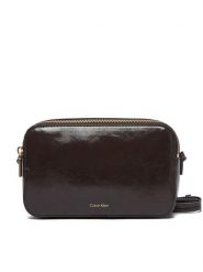 Calvin Klein Torebka Foil Logo Glossy Camera Bag LV04F3539G Brązowy. Brązowe listonoszki Calvin Klein, bez wzorów, ze skóry, bez dodatków. Za 409.99 zł.