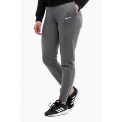 Spodnie sportowe damskie Nike Wmns Fleece Pants. Białe spodnie dresowe Nike, bez wzorów, z dresówki. Za 317.00 zł.