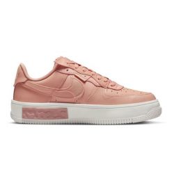 Buty Nike Air Force 1 Fontanka W DH1290-801 różowe. Czerwone buty treningowe Nike, bez wzorów, z materiału, bez zapięcia, Nike Air Force. Za 718.21 zł.