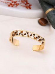 Charlize Pozłacana bransoletka z kryształami rozmiar: onesize. Brązowe bransoletki Charlize, z kryształem, pozłacane. Za 95.69 zł.