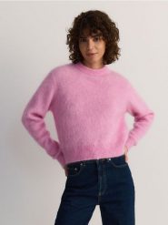 Sweter z moherem i wełną - różowy. Czerwone swetry Reserved, l, bez wzorów, z dzianiny, bez ramiączek. W wyprzedaży za 239.99 zł.