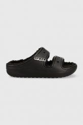 Crocs klapki Classic Cozzzy Sandal kolor czarny 207446. Czarne klapki Crocs, bez wzorów, z materiału, bez obcasa, na platformie, bez zapięcia. W wyprzedaży za 189.99 zł.