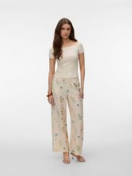 Vero Moda Spodnie w kolorze beżowym rozmiar: M. Brązowe spodnie materiałowe Vero Moda, bez wzorów, z materiału, z podwyższonym stanem. Za 83.42 zł.
