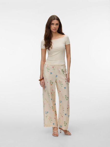 Vero Moda Spodnie w kolorze beżowym rozmiar: L. Brązowe spodnie materiałowe Vero Moda, bez wzorów, z materiału, z podwyższonym stanem. Za 109.95 zł.
