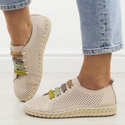 Beżowe skórzane ażurowe półbuty damskie T.Sokolski w26-03. Brązowe półbuty wsuwane Sokolski, na lato, w ażurowe wzory, z jeansu, biznesowe, z okrągłym noskiem, bez obcasa. Za 269.00 zł.