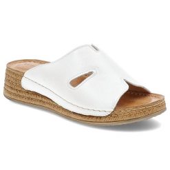 Klapki damskie Wasak, ze skóry naturalnej na platformie z miękkimi wkładkami, perłowe, 755. Białe klapki Wasak, bez wzorów, ze skóry, eleganckie, bez obcasa, na koturnie, bez zapięcia. Za 209.00 zł.