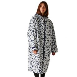 Płaszcz plażowy wodoodporny Changing Robe Regatta. Niebieskie płaszcze Regatta, na lato, l, bez wzorów, z polaru. Za 269.99 zł.