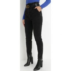 Czarne Jeansy Mom Fit z Paskiem Humilia. Czarne jeansy Born2be, l, bez wzorów, z jeansu, z podwyższonym stanem. W wyprzedaży za 110.49 zł.