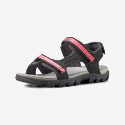Sandały turystyczne damskie Quechua NH500 skóra. Brązowe sandały QUECHUA, bez wzorów, z kauczuku, sportowe, bez obcasa, bez zapięcia. Za 199.99 zł.