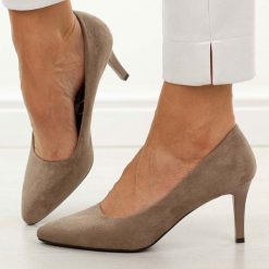 J.Brązowe zamszowe szpilki damskie Sergio Leone 1336. Brązowe szpilki Sergio Leone, bez wzorów, z jeansu, eleganckie, bez obcasa, na szpilce, bez zapięcia. W wyprzedaży za 152.10 zł.