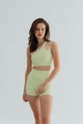 Szorty damskie do jogi Moonholi Glam z kieszeniami. Żółte szorty sportowe MOONHOLI, bez wzorów, ze skóry, z podwyższonym stanem, na fitness i siłownię. Za 189.00 zł.
