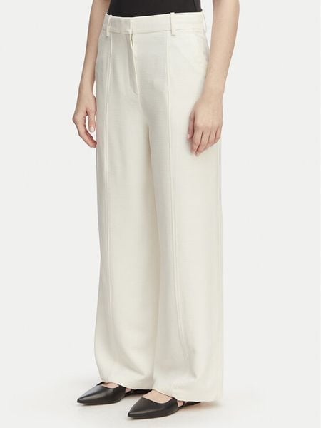 Calvin Klein Spodnie materiałowe LV044F651G Kremowy Straight Fit. Białe spodnie materiałowe Calvin Klein, bez wzorów, z materiału. Za 486.99 zł.