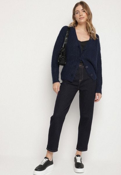 Granatowe Klasyczne Jeansy o Kroju Mom Fit Amartia. Niebieskie spodnie materiałowe Born2be, bez wzorów, z jeansu, klasyczne. Za 109.99 zł.