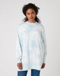 DAMSKA BLUZA MATERIAŁOWA WRANGLER OVERSIZED SWEAT BLUE TIE DYE W6Q4HAB27 112130836. Niebieskie bluzy Wrangler, s, bez wzorów, z materiału, bez kaptura. Za 169.99 zł.