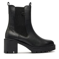 Botki Refresh. Czarne botki Refresh, bez wzorów, bez obcasa, na słupku, bez zapięcia. Za 159.99 zł.