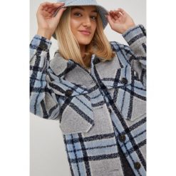 Only koszula damska kolor szary regular. Szare koszule ONLY, l, bez wzorów, z tkaniny, bez kołnierzyka, bez ramiączek. W wyprzedaży za 164.99 zł.