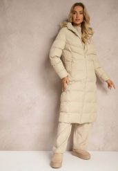 Ciemnobeżowa Kurtka Zimowa z Pikowanymi Przeszyciami i Kapturem z Futrem Alirina. Brązowe kurtki Renee, na zimę, l, bez wzorów, z dzianiny, eleganckie. W wyprzedaży za 118.99 zł.