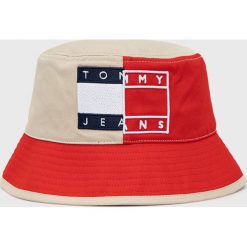 Tommy Jeans kapelusz bawełniany AW0AW11768.PPYY kolor czerwony bawełniany. Czerwone kapelusze Tommy Jeans, bez wzorów, z bawełny. W wyprzedaży za 104.99 zł.