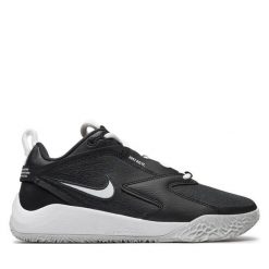 Buty halowe Nike. Czarne buty sportowe lifestyle Nike, bez wzorów, bez zapięcia. Za 399.99 zł.
