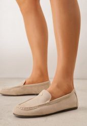 Jasnobeżowe Mokasyny VICES z Wkładką ze Skóry Naturalnej i Metalicznym Elementem Alcimene. Brązowe mokasyny Renee, bez wzorów, z materiału, z okrągłym noskiem. Za 89.99 zł.