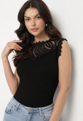 Czarna Bluzka z Bawełny z Koronkowymi Wstawkami i Stójką Aralittia. Czarne bluzki Born2be, m, bez wzorów, z bawełny, eleganckie, bez kołnierzyka, bez ramiączek. Za 79.99 zł.