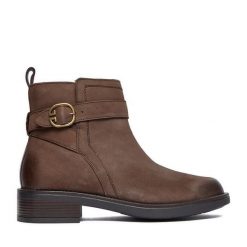 Botki Lasocki. Brązowe botki Lasocki, bez wzorów, bez obcasa, na płaskiej podeszwie, bez zapięcia. Za 189.99 zł.