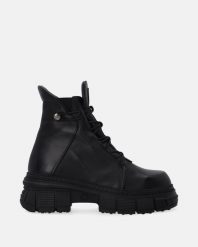 CZARNE WORKERY DAMSKIE ZE SKÓRY LICOWEJ R040LEBLOBB047. Czarne botki Venezia, bez wzorów, ze skóry, bez obcasa, bez zapięcia. Za 359.00 zł.