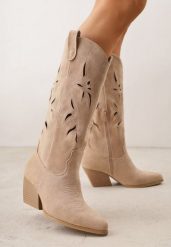 Ciemnobeżowe Kozaki Kowbojki na Stożkowym Obcasie z Ażurową Cholewką Tidanna. Brązowe kozaki Born2be, na lato, w ażurowe wzory, z jeansu, klasyczne, bez obcasa, na obcasie, bez zapięcia. Za 139.99 zł.