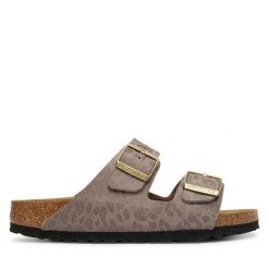 Klapki Birkenstock. Brązowe klapki Birkenstock, bez wzorów, bez obcasa, bez zapięcia. Za 449.99 zł.