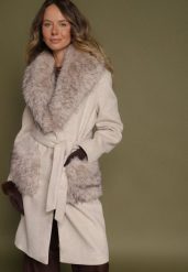 Beżowy Płaszcz Wiązany w Talii z Futrzanym Kołnierzem i Kieszeniami Perrie. Brązowe płaszcze Born2be, l, bez wzorów, z dzianiny, eleganckie, bez kaptura. Za 279.99 zł.