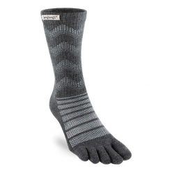 Skarpety trailowe Injinji Crew Wool. Szare skarpetki Injinji, bez wzorów, z materiału. Za 133.50 zł.