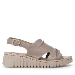 Sandały Lasocki. Brązowe sandały Lasocki, bez wzorów, bez obcasa, na koturnie, bez zapięcia. Za 149.99 zł.
