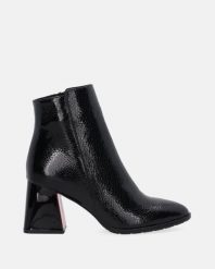 CZARNE BOTKI NA OBCASIE 0085421R 176 BLA. Czarne botki Venezia, bez wzorów, ze skóry, bez obcasa, na obcasie, bez zapięcia. Za 399.00 zł.