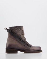 BOTKI Z SUWAKIEM D176 AN-UR MARMO. Botki Venezia, bez wzorów, ze skóry, bez obcasa, bez zapięcia. Za 449.00 zł.