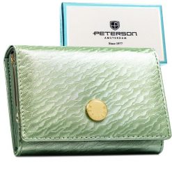 Średni portfel damski w jasnozielonym kolorze zamykany na zatrzask, wykonany ze skóry naturalnej i ekologicznej - Peterson. Zielone portfele Peterson, bez wzorów, ze skóry ekologicznej. Za 74.99 zł.