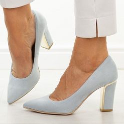 Błękitne zamsz Polskie czółenka damskie Suzana 852. Niebieskie czółenka Suzana, na jesień, bez wzorów, z zamszu, eleganckie, bez obcasa, na słupku, bez zapięcia. Za 249.00 zł.