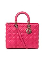 Dior Skórzana torebka w kolorze różowym - 32 x 25 x 11 cm rozmiar: onesize. Różowe torebki klasyczne Dior, bez wzorów, z materiału, przez ramię, bez dodatków. Za 11,244.99 zł.