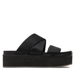 Klapki Calvin Klein Jeans. Czarne klapki Calvin Klein Jeans, bez wzorów, z jeansu, bez obcasa, bez zapięcia. Za 229.99 zł.