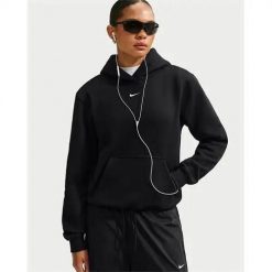 Bluza sportowa damska Nike IM8100001TOTALBLACK. Czarne bluzy z kapturem Nike, l, bez wzorów, z materiału, z kapturem. Za 446.00 zł.