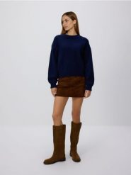 Sweter z dodatkiem wełny - granatowy. Niebieskie swetry Reserved, l, bez wzorów, z dzianiny, bez ramiączek. Za 129.99 zł.