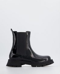 LAKIEROWANE BOTKI 02401435 BLACK. Czarne botki Venezia, bez wzorów, z lakierowanej skóry, bez obcasa, bez zapięcia. Za 289.00 zł.