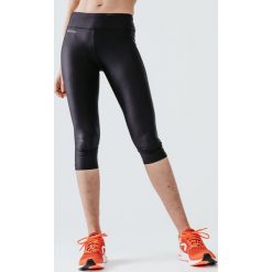 Legginsy do biegania krótkie damskie Kiprun Run 100. Czarne legginsy KALENJI, bez wzorów, z elastanu, sportowe, krótkie. W wyprzedaży za 39.99 zł.