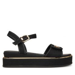 Sandały Tommy Hilfiger. Czarne sandały Tommy Hilfiger, bez wzorów, bez obcasa, na koturnie, bez zapięcia. Za 309.99 zł.