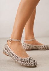 Jasnobeżowe Siateczkowe Balerinki z Wkładką ze Skóry Naturalnej Ozdobione Aplikacją Adriarissa. Brązowe baleriny Born2be, z aplikacjami, ze skóry, biznesowe, bez obcasa, bez zapięcia. Za 69.99 zł.