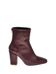 Moosefield Skórzane botki w kolorze bordowym rozmiar: 38. Czerwone botki Moosefield, bez wzorów, z materiału, eleganckie, bez obcasa, bez zapięcia. Za 275.45 zł.