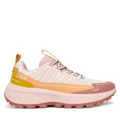 Trekkingi Jack Wolfskin. Czerwone buty trekkingowe Jack Wolfskin, bez zapięcia. Za 489.99 zł.