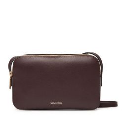 Torebka Calvin Klein. Czerwone listonoszki Calvin Klein, bez wzorów, bez dodatków. Za 269.99 zł.